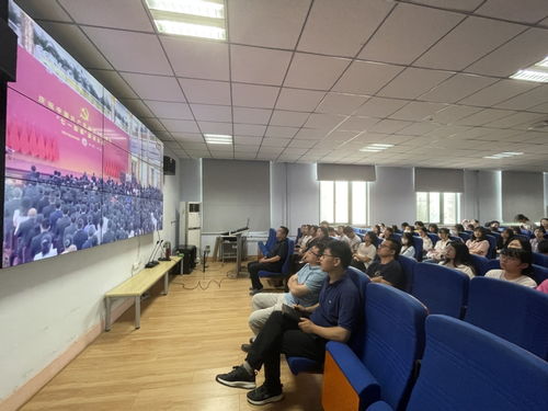 艺术设计学院组织师生收看“七一勋章”颁授仪式并开展文化艺术交流活动